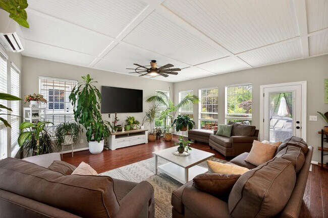 Building Photo - 5409 Dwight Dr