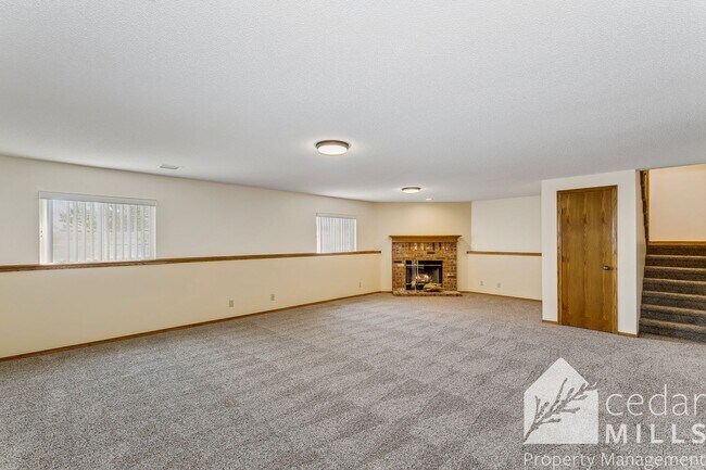 Building Photo - Wonderful Split Level Home in North Wichita