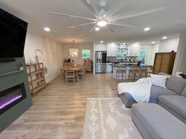 Building Photo - 1140 Park Hill Cir