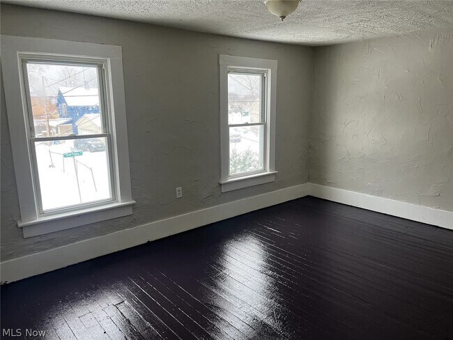 Building Photo - 384 W Bartges St