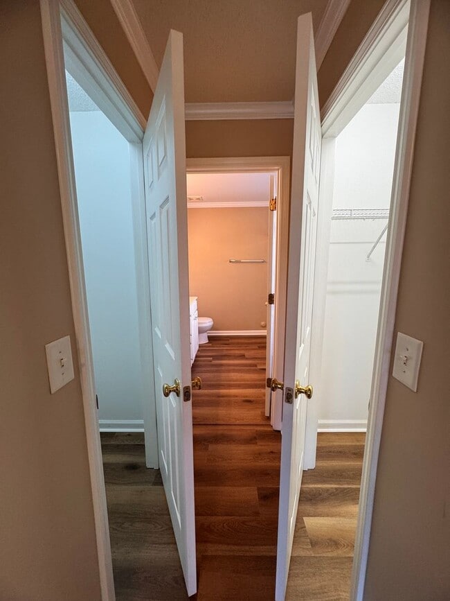 Building Photo - Fabulous 4BR 2.5 Home
