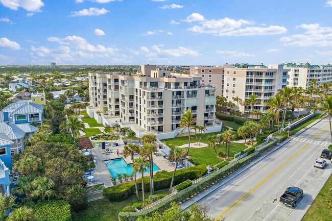 Building Photo - 176 Helios Dr