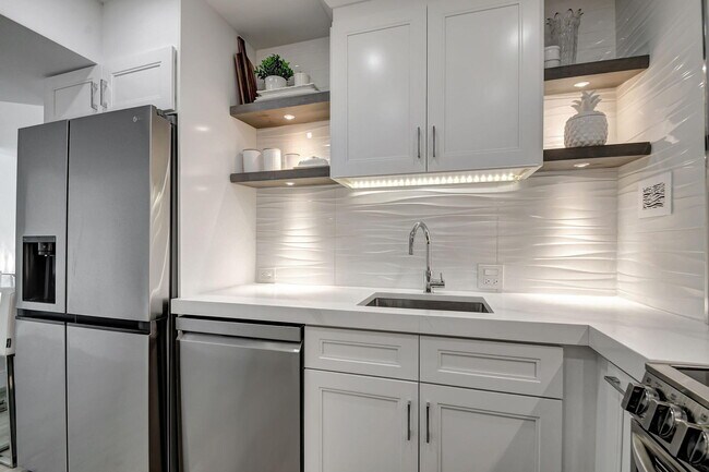 Building Photo - 2840 S Ocean Blvd