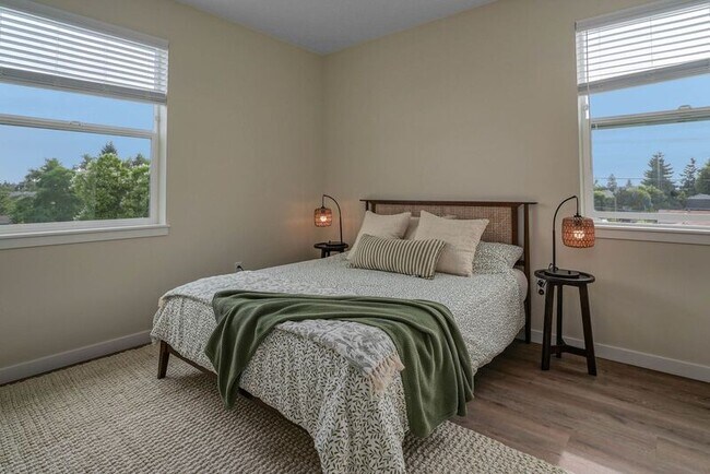 Building Photo - 190 Elma Ave SE