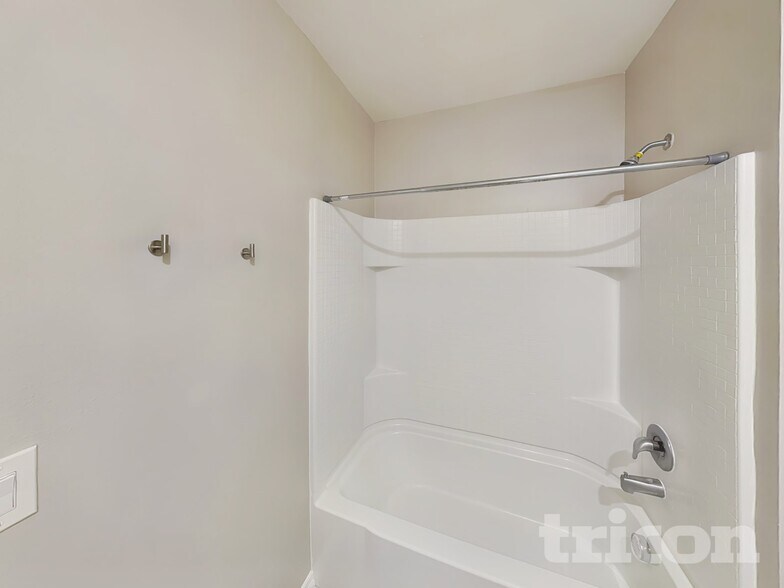 Building Photo - 4447 Blue Rock Dr