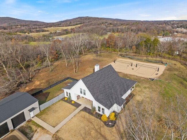 Building Photo - 149 NW Campbell Loop