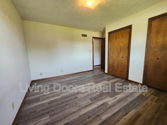 Building Photo - 1710 Eastridge Ave