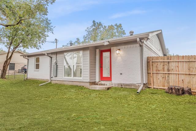 Building Photo - 313 Clearwood Dr