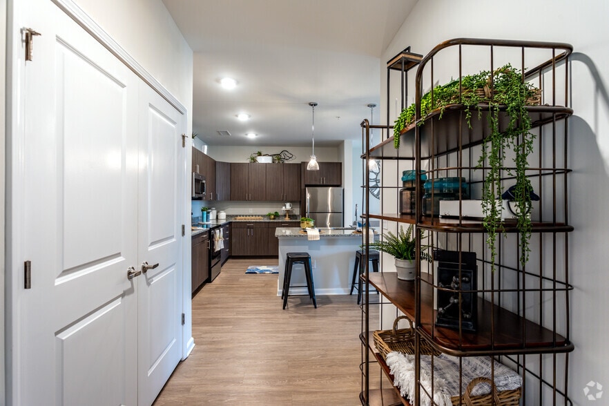 1BR, 1BA - 828 SF - Tryon Farms