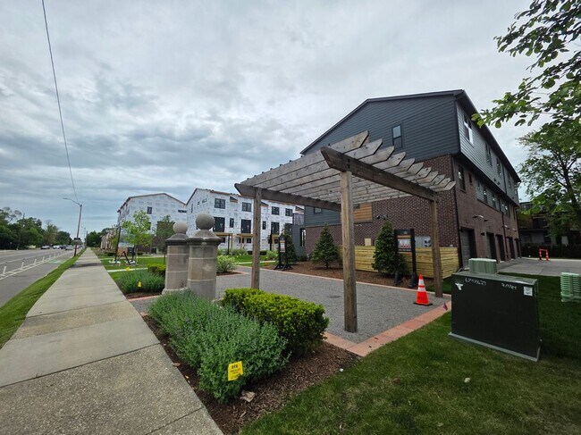 Building Photo - 3618 Trumbull