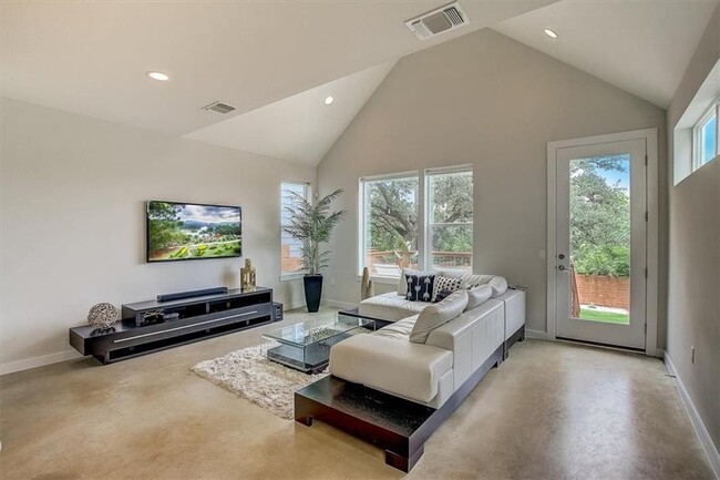 Building Photo - 3108 Aldwyche Dr