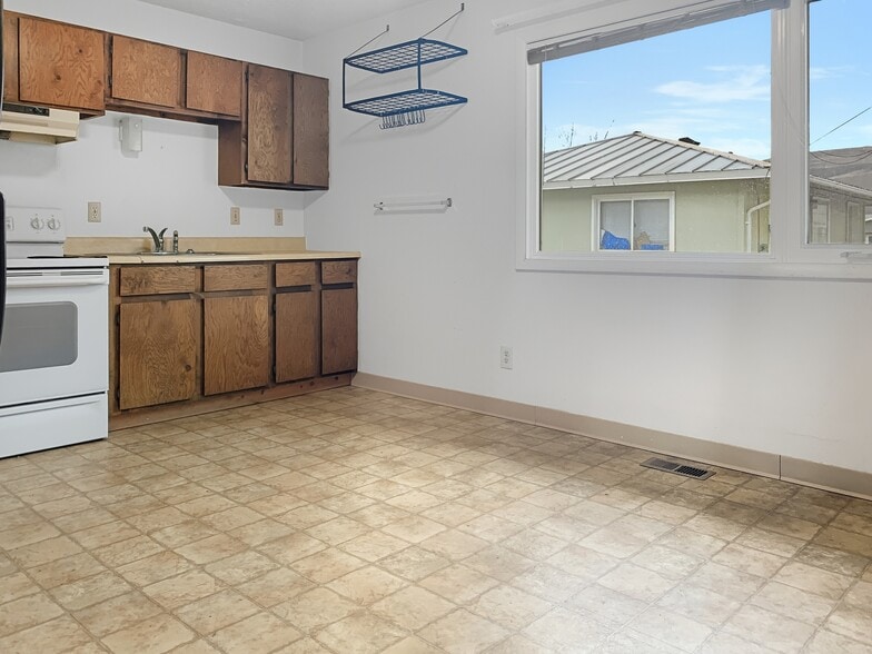 Kitchen - 919 Rodgers St