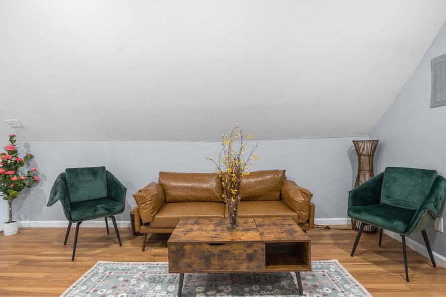 Building Photo - 20 W 48th St