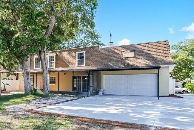 Building Photo - 13933 Oak Forest Blvd N