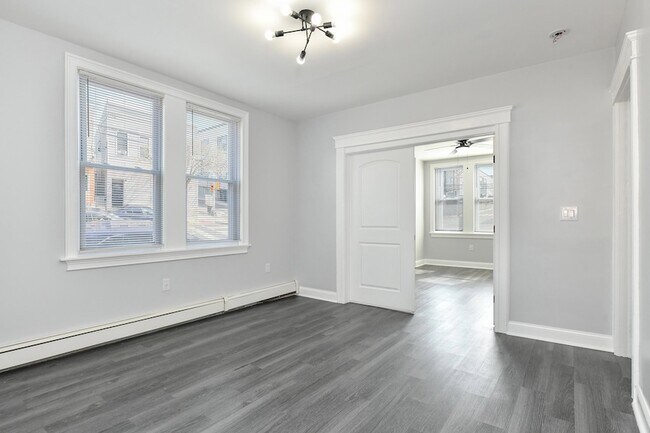 Building Photo - 540 61st St