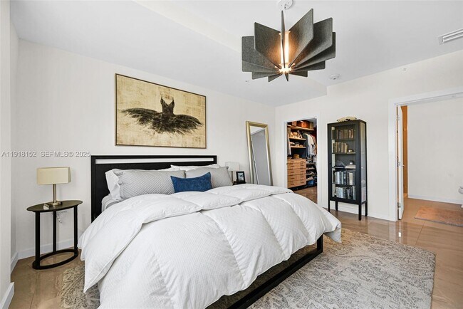 Building Photo - 1900 SE 2nd St