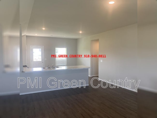 Building Photo - 1103 W Abilene Rd