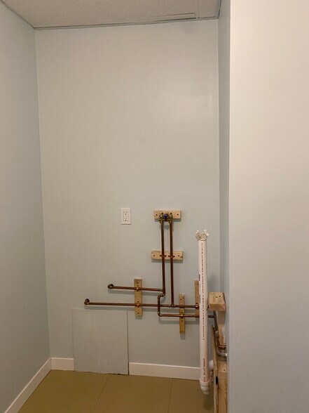 Laundry Room - 114 Hampson St