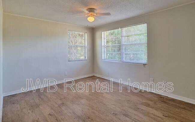 Building Photo - 7833 Eaton Ave