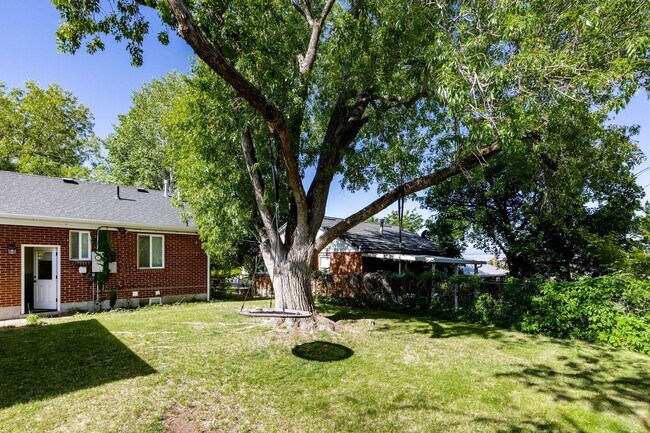 Building Photo - Beautifully Updated 3-Bedroom Home with Modern Upgrades & Spacious Backyard