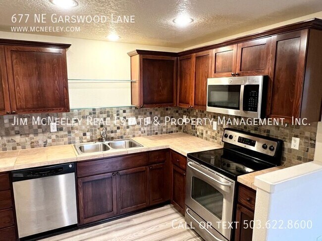 Building Photo - 677 NE Garswood Ln
