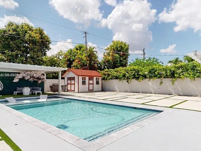 Building Photo - 1220 NW 37th Ave