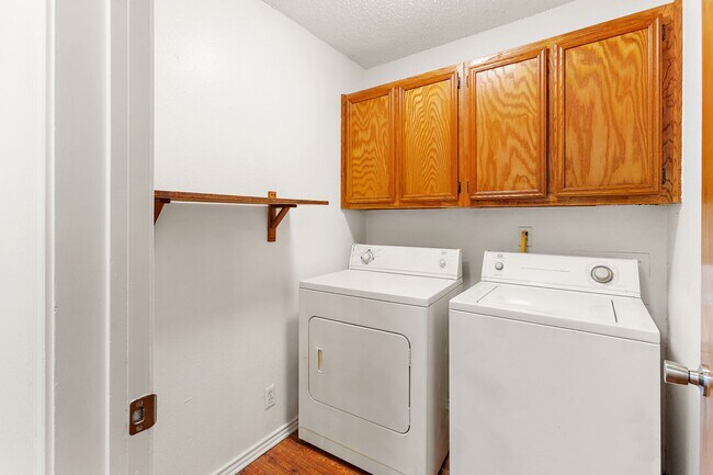 Building Photo - 1303 Conway Dr