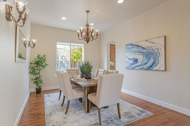Building Photo - Luxury Living in The Bridges Golf Course C...