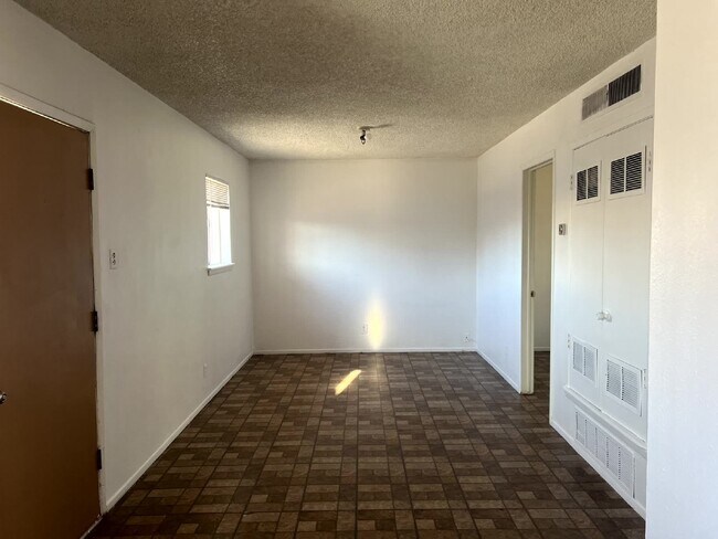 Building Photo - 7167 N Loop Dr