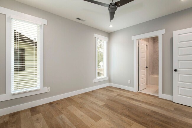Building Photo - 4 Bedroom/4 Bath St Joseph Home- Available...