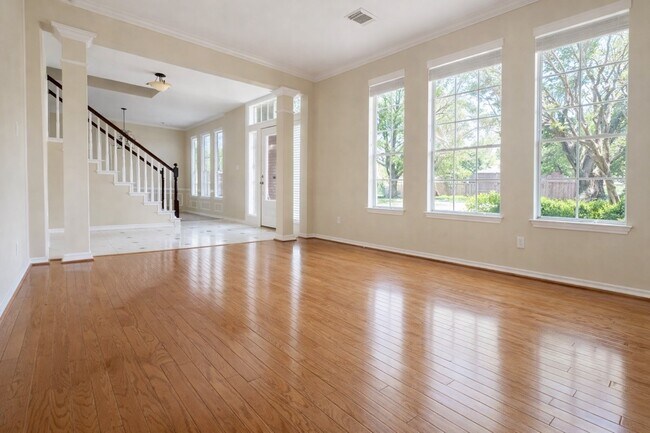 Building Photo - 702 Epperson Way