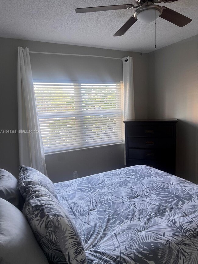 Building Photo - 400 N Riverside Dr