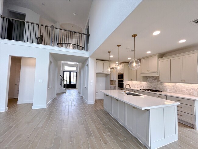 Building Photo - 5406 Holly Holw Ln