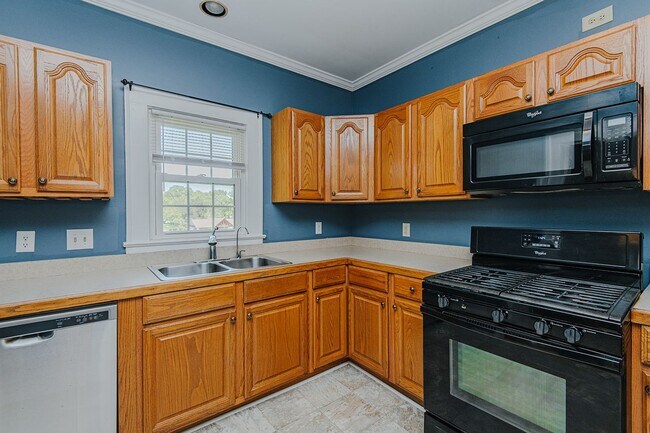 Building Photo - 3 Bed-2 Bath Bungalow in Burlington available  JULY