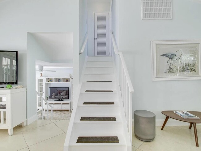 Building Photo - 1310 Manor Dr