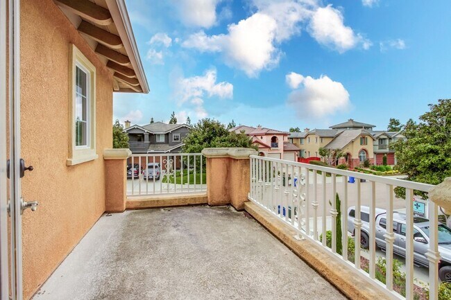 Building Photo - 4 Bedroom Cul-de-Sac home in San Elijo Hills!