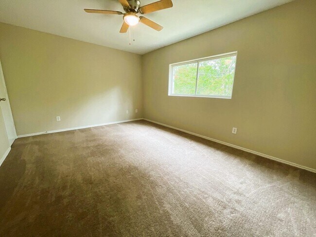 Building Photo - 436 Mystic Glen Loop
