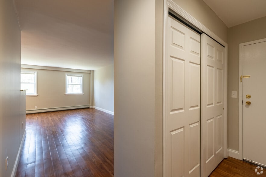 2BR - 2BA - 1,200SF - Heritage House