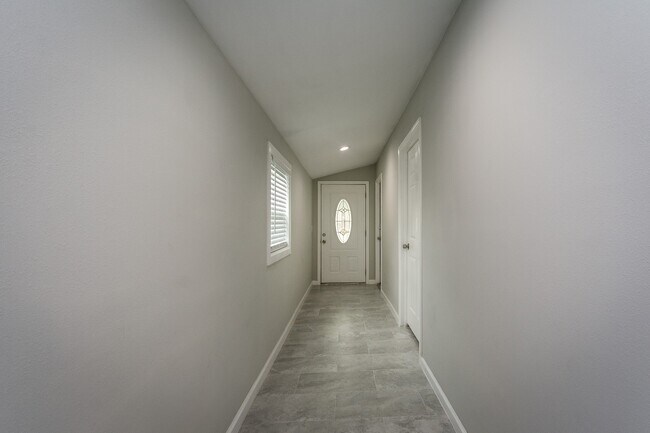 Building Photo - 4411 Knotty Oaks Trail