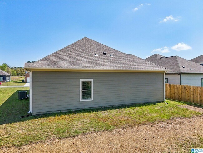 Building Photo - 129 Kings Wy