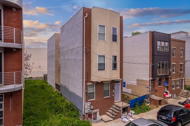 Building Photo - 1906 N 18th St