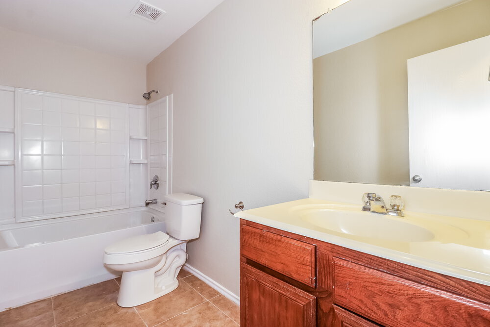 Building Photo - 636 Horn St