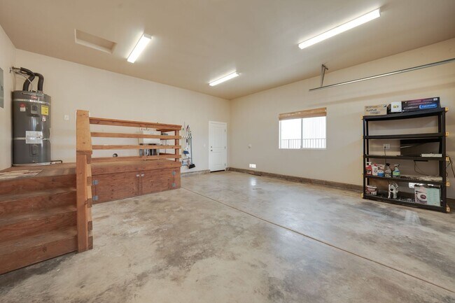 Building Photo - Spacious 3 Bed, 2 Bath Home with Acreage, ...