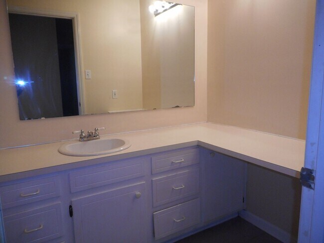 Building Photo - 3-bedroom, 2-bath Brick Home