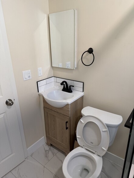Bathroom sink - 619 Linwood Ave