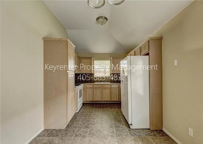 Building Photo - Gorgeous 3 bedroom 2 Bath and 2 Car Home in the Heart of Yukon