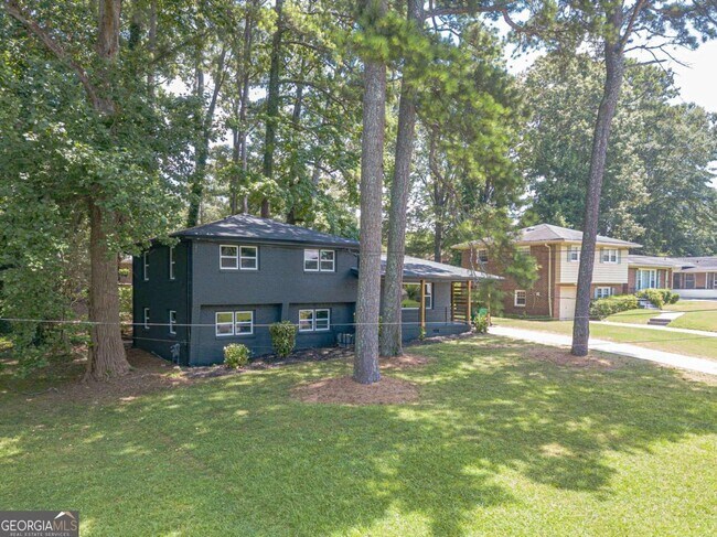 Building Photo - 2352 Glendale Dr