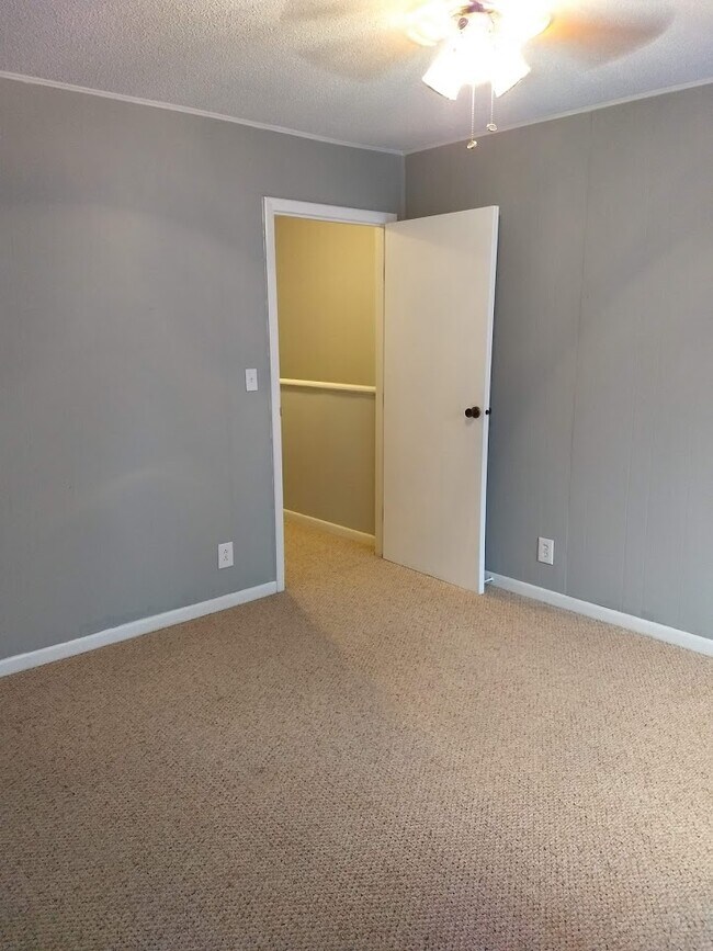 Building Photo - 55 Wilshire Heights Dr