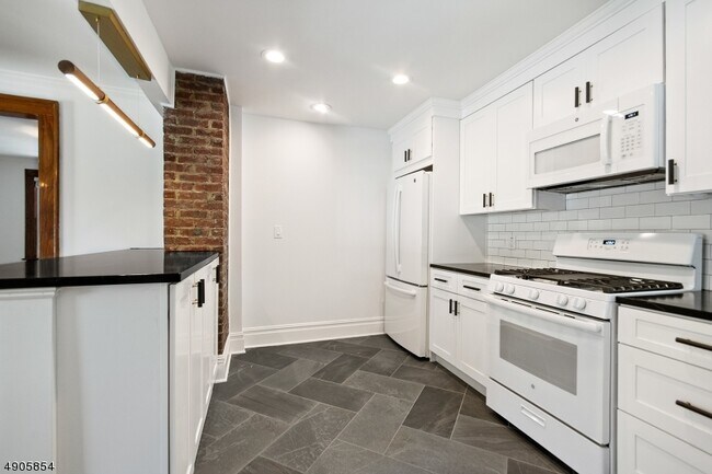 Building Photo - 225 Elmwood Ave