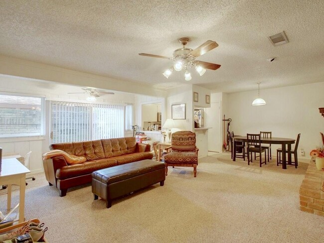 Building Photo - 3607 Summit Bend
